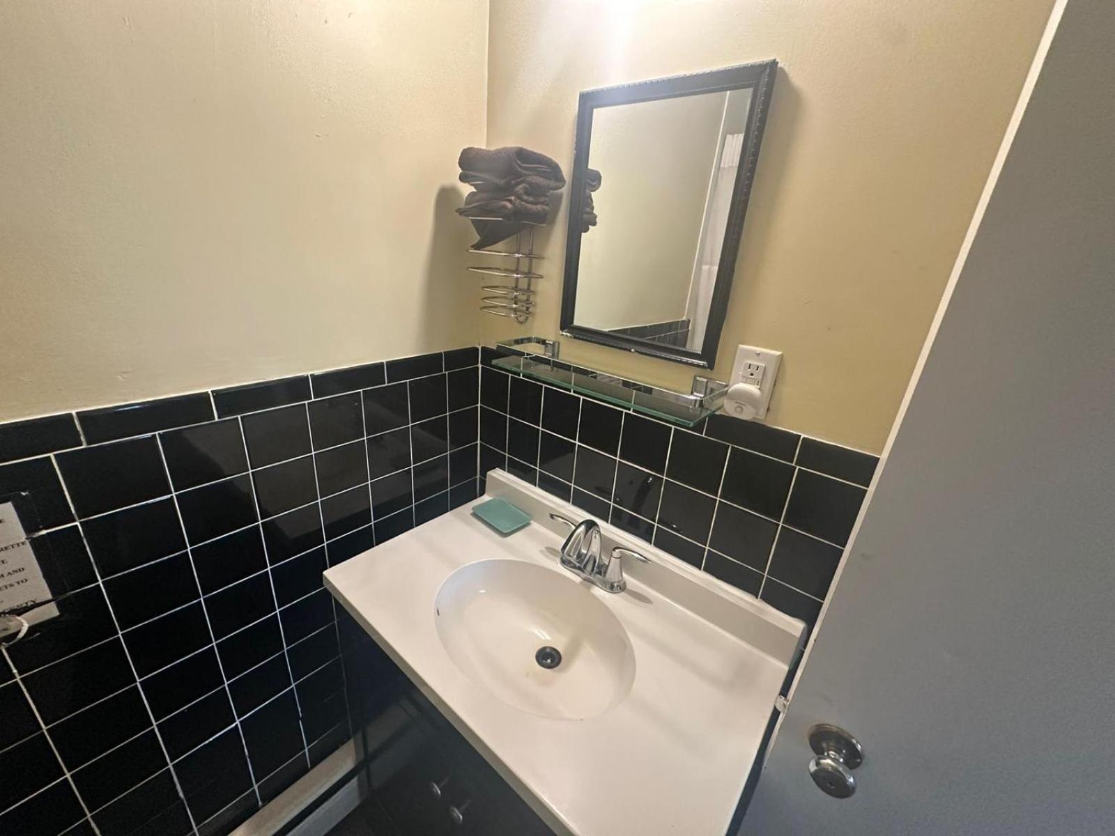 Pine Ridge Motel 티민스 외부 사진