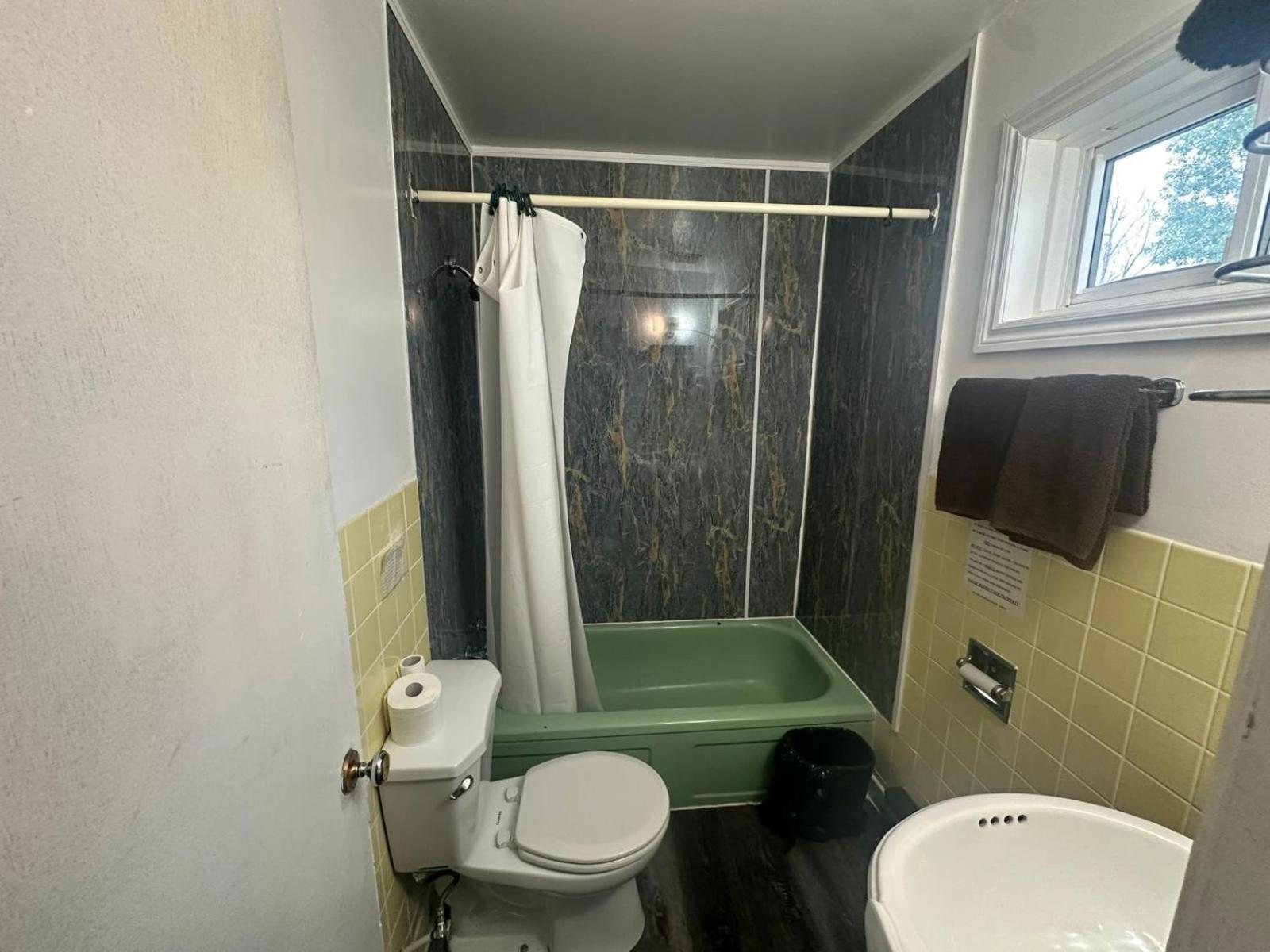 Pine Ridge Motel 티민스 외부 사진