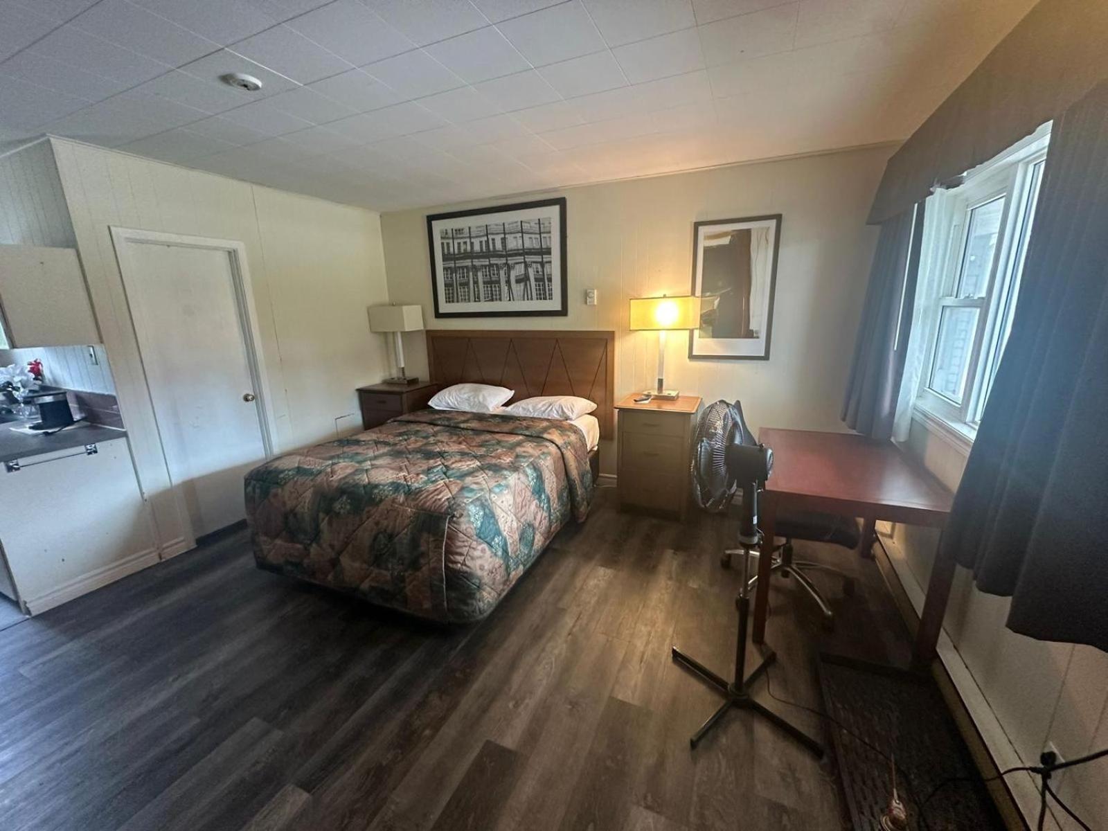 Pine Ridge Motel 티민스 외부 사진